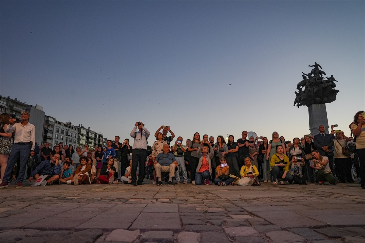 İzmir Büyükşehir Belediyesince düzenlenen Uluslararası Balkanlılar Halk Dansları Festivali...