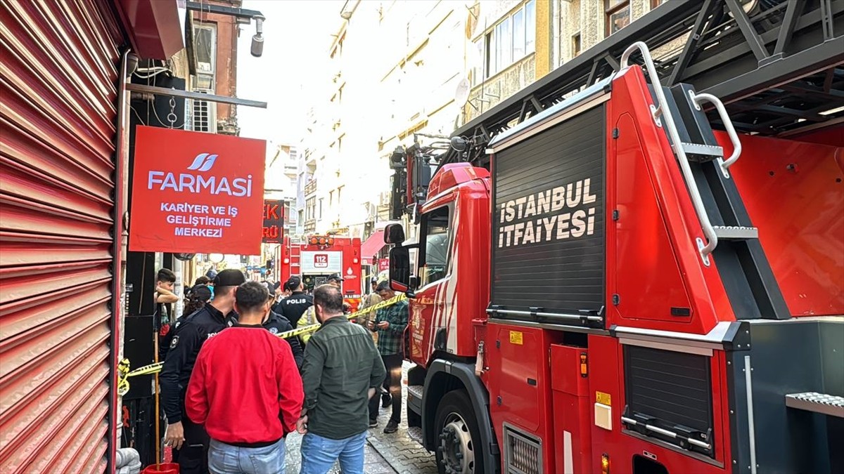 Kadıköy'de bir binada meydana gelen patlamada 1 kişi hafif yaralandı.