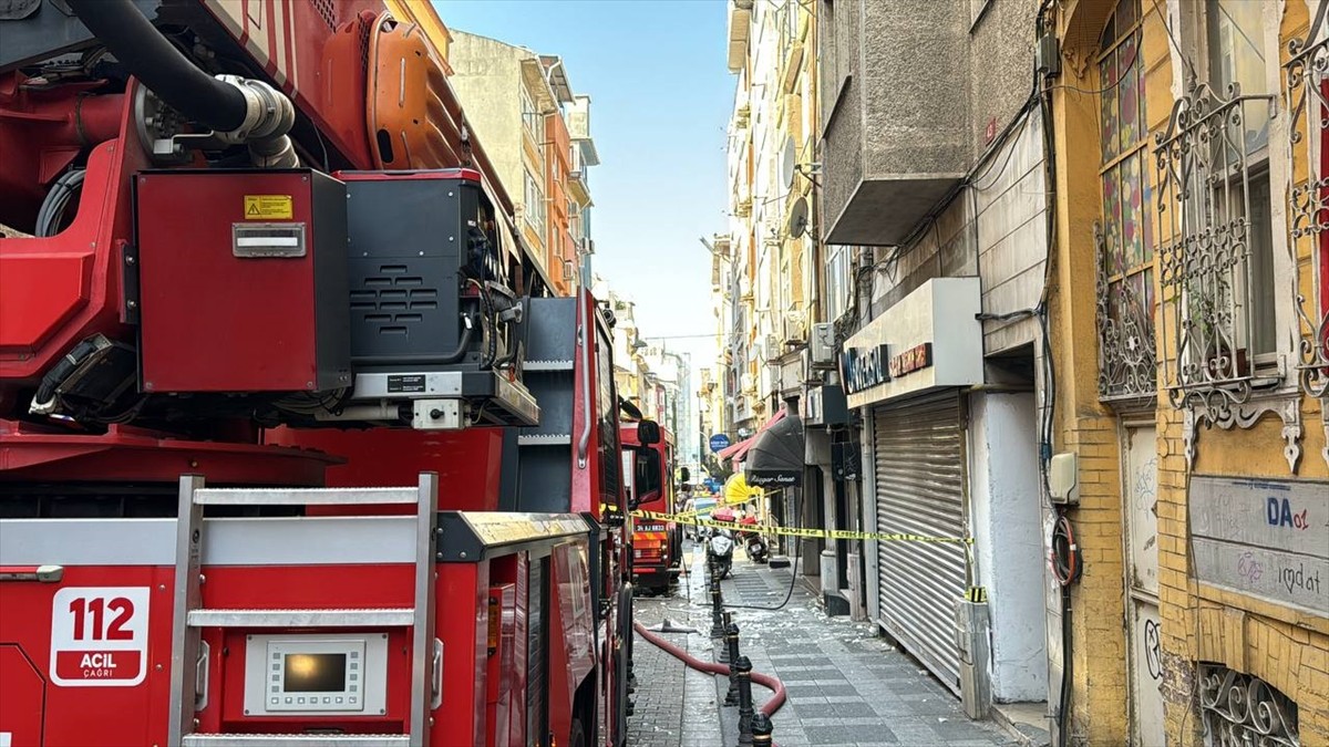 Kadıköy'de bir binada meydana gelen patlamada 1 kişi hafif yaralandı.