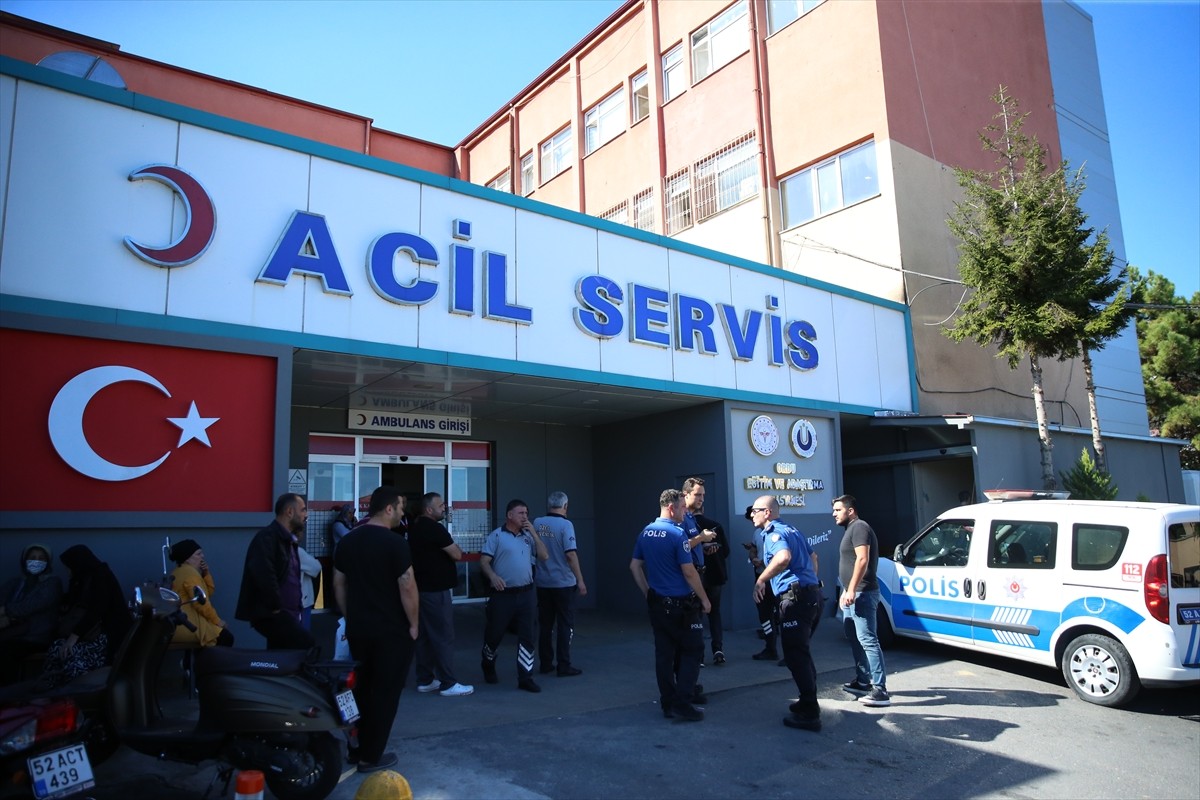 Ordu'da bir hastanede güvenlik görevlisinin bıçaklayarak yaraladığı temizlik personeli tedavi...