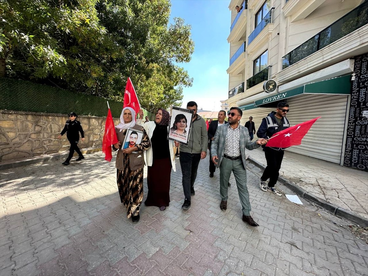 Van'da çocukları dağa kaçırılan aileler, Halkların Eşitlik ve Demokrasi Partisi (DEM Parti) İl...