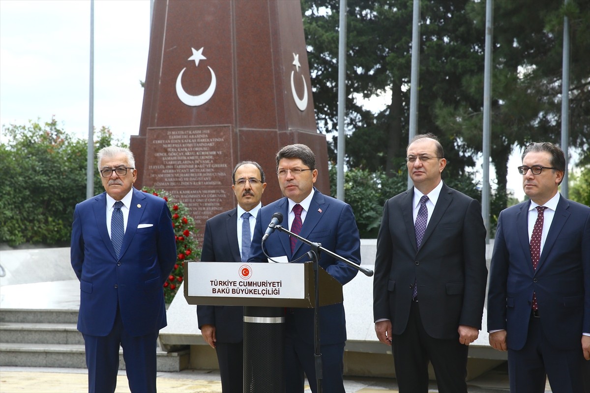 Adalet Bakanı Yılmaz Tunç, Bakü ziyareti kapsamında Azerbaycan'ın merhum Cumhurbaşkanı Haydar...