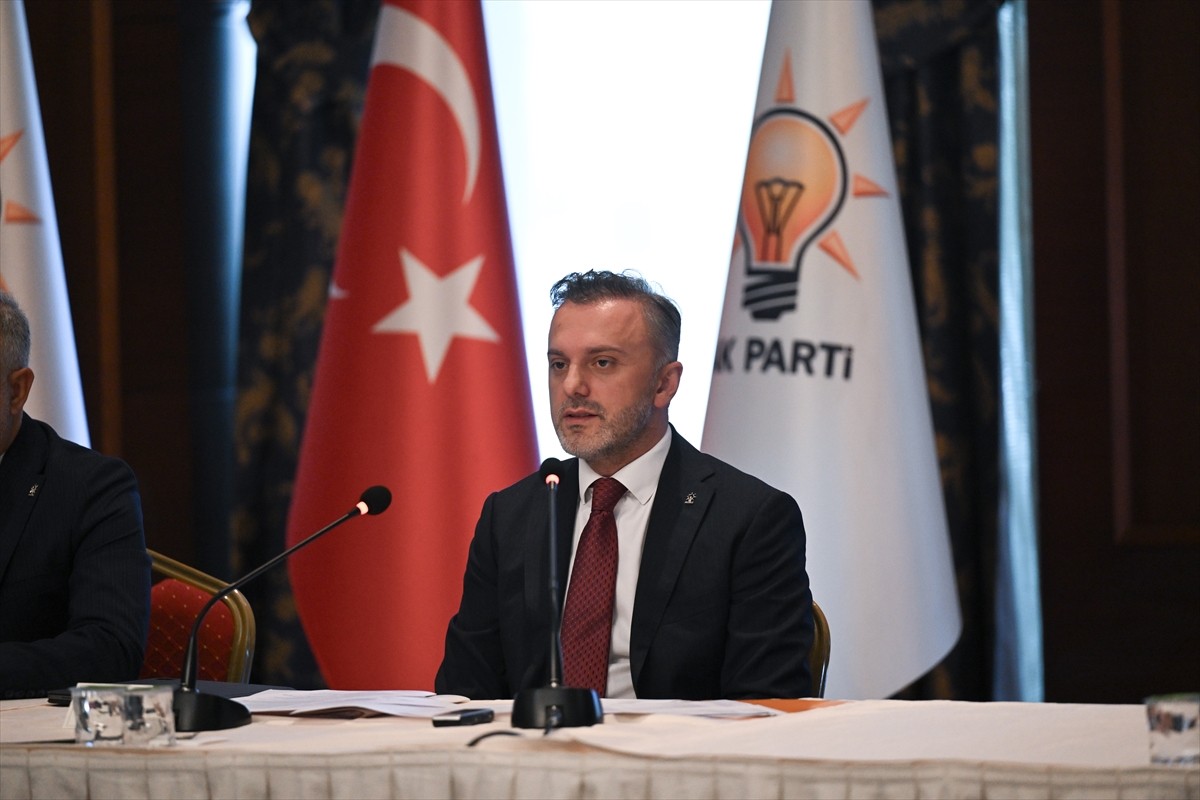 AK Parti Genel Başkan Yardımcısı Erkan Kandemir, parti genel merkezinde düzenlediği basın...