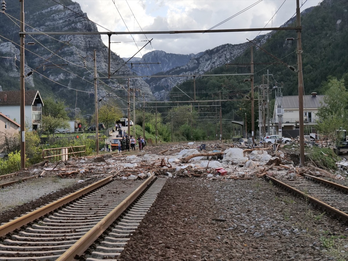 Bosna Hersek'te etkili olan şiddetli yağışların yol açtığı sellerde 18 kişi yaşamını yitirdi....