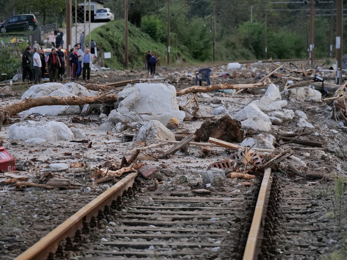 Bosna Hersek'te etkili olan şiddetli yağışların yol açtığı sellerde 18 kişi yaşamını yitirdi....