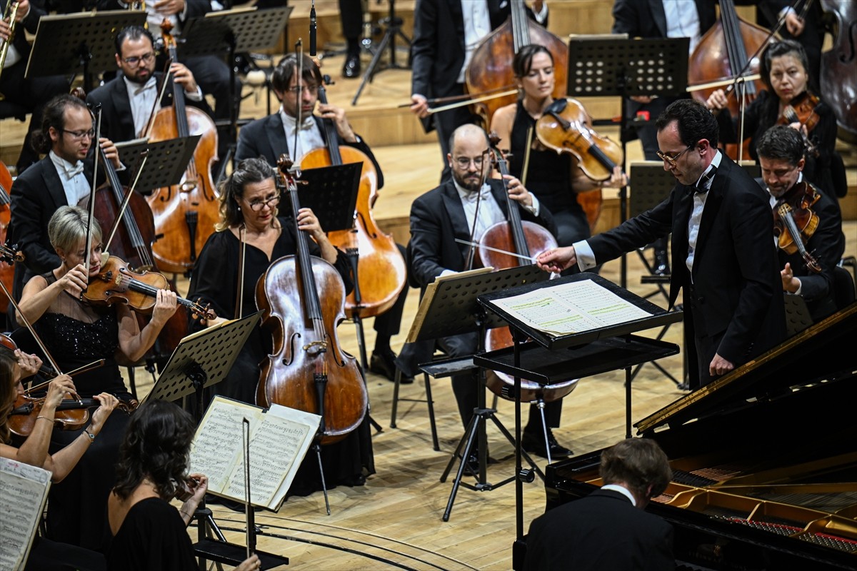 Cumhurbaşkanlığı Senfoni Orkestrası (CSO), yeni konser sezonunu açtı. "Orkestranın Ankara'ya...