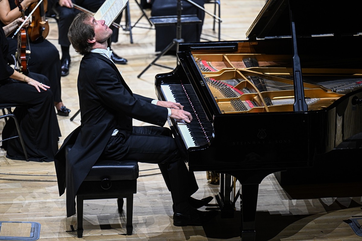 Cumhurbaşkanlığı Senfoni Orkestrası (CSO), yeni konser sezonunu açtı. "Orkestranın Ankara'ya...