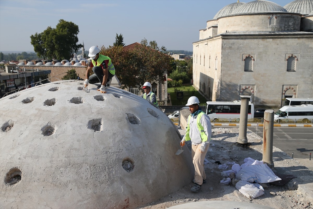 Edirne Selimiye Meydanı'ndaki Havlucular Hanı ve Mezit Bey Hamamı'nda restorasyon çalışmaları...