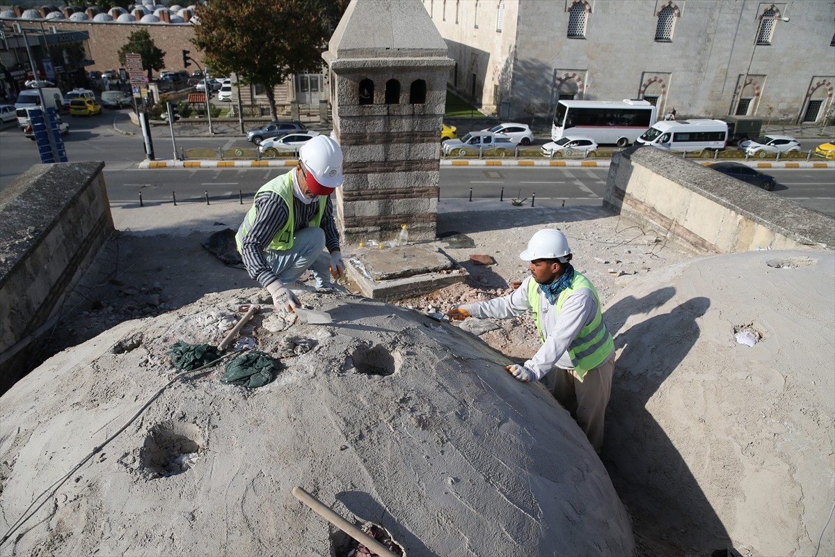 Edirne Selimiye Meydanı'ndaki Havlucular Hanı ve Mezit Bey Hamamı'nda restorasyon çalışmaları...