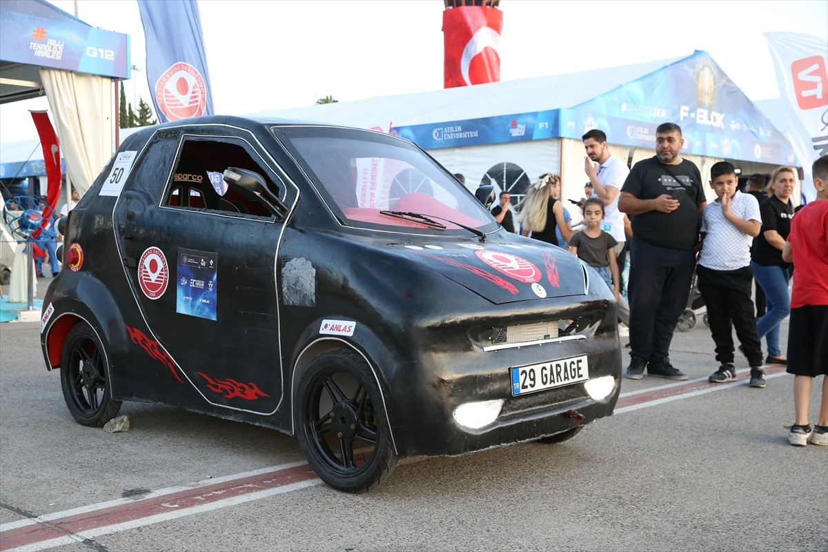 Gümüşhane Üniversitesi öğrencilerinin tasarladığı elektrikli araç, Adana'da düzenlenen Havacılık...