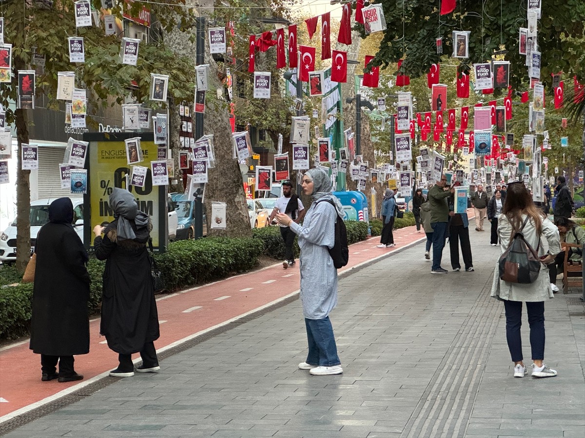 Kocaeli Büyükşehir Belediyesince bu yıl 14'üncüsü düzenlenen Kocaeli Kitap Fuarı, 530 yayın evi...