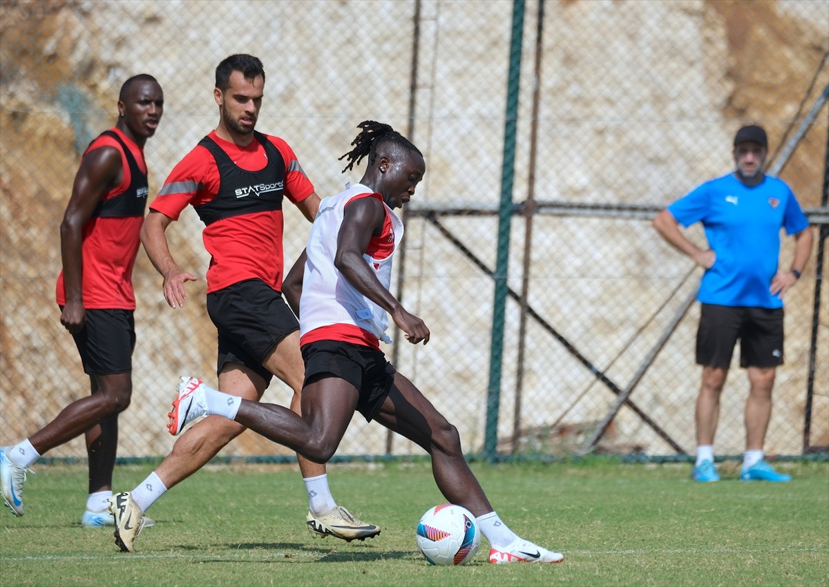 Trendyol Süper Lig'de 2 puanla 18. sırada yer alan Atakaş Hatayspor, yarın Trabzonspor karşısında...