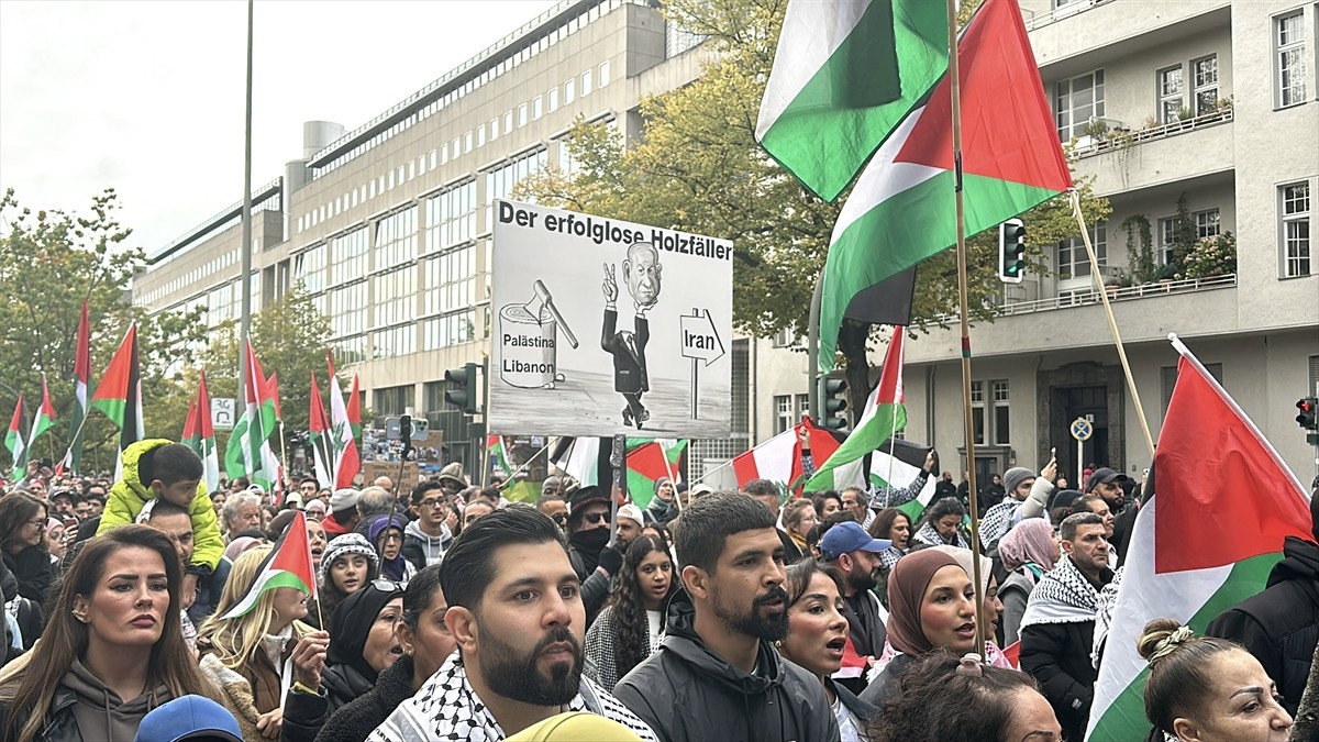 Almanya’nın İsrail’in Gazze’de işlediği soykırım ve Filistin gösterilerinde Alman polisinin...