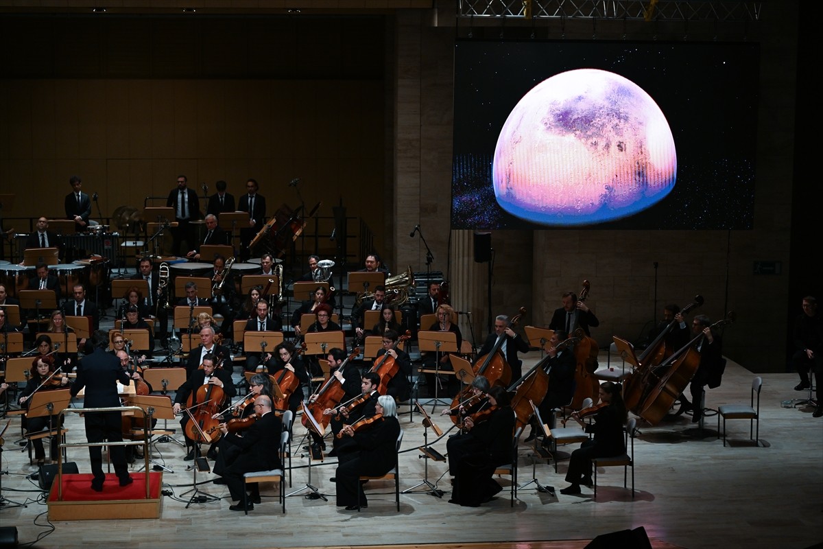 Bilkent Senfoni Orkestrasınca "Dünya Uzay Haftası" kapsamında NASA'dan Türkiye'ye gelen...