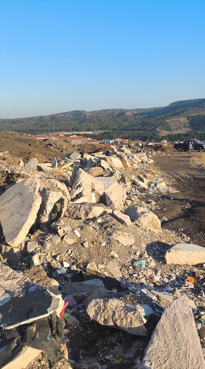 Çevre, Şehircilik ve İklim Değişikliği Bakanlığı, araziye asfalt atığı döken Odunpazarı...