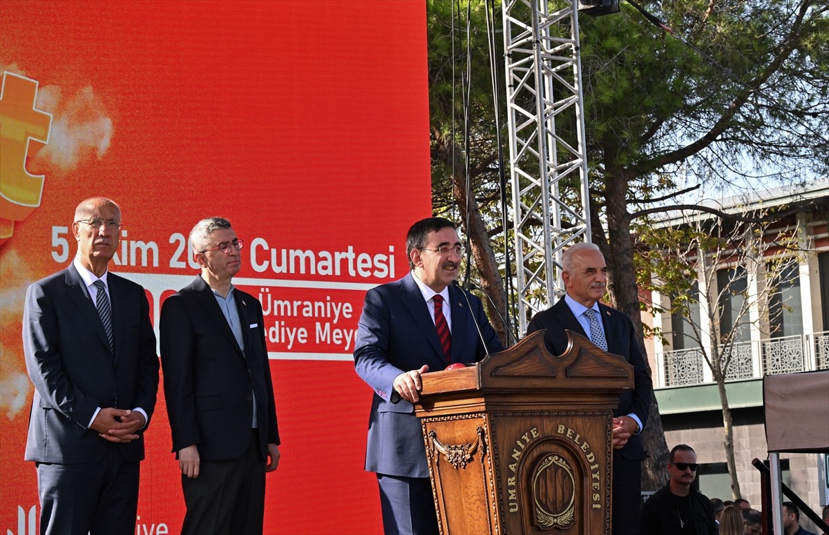 Cumhurbaşkanı Yardımcısı Cevdet Yılmaz, İstanbul'da Fazlı Aydın Millet Kütüphanesi'ni ziyaret...