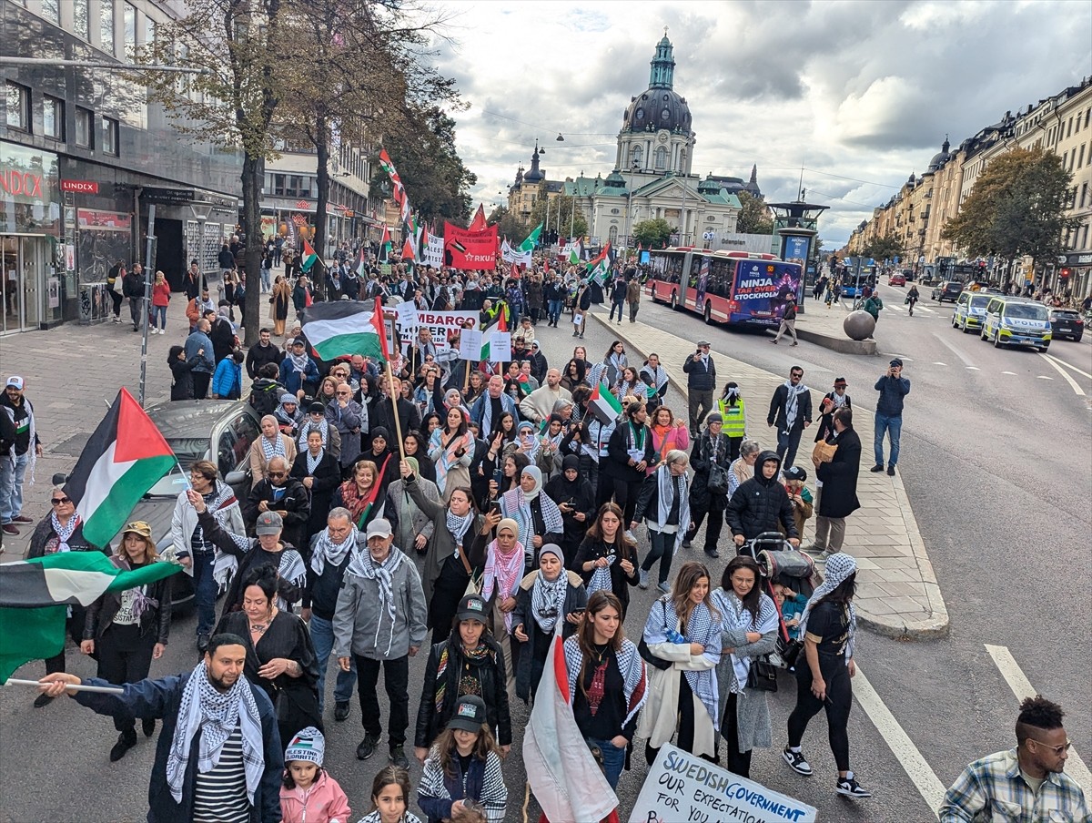 İsveç'in başkenti Stockholm'de İsrail'in Filistin ve Lübnan'a yönelik saldırıları protesto edildi....