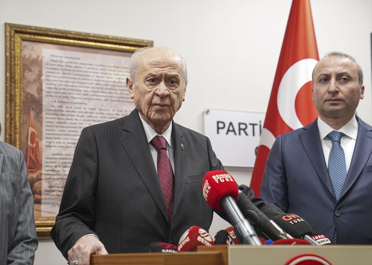 MHP Genel Başkanı Devlet Bahçeli, partisinin Siyaset ve Liderlik Okulu'nun 20. dönem eğitim ve...