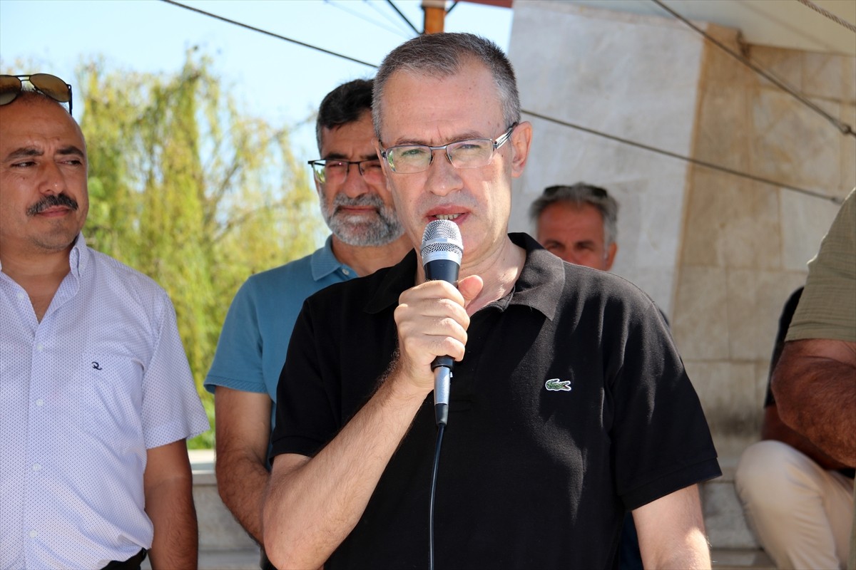 Muğla'nın Fethiye ilçesinde, İsrail'in Gazze'ye yönelik saldırılarını protesto etmek ve Gazzeli...