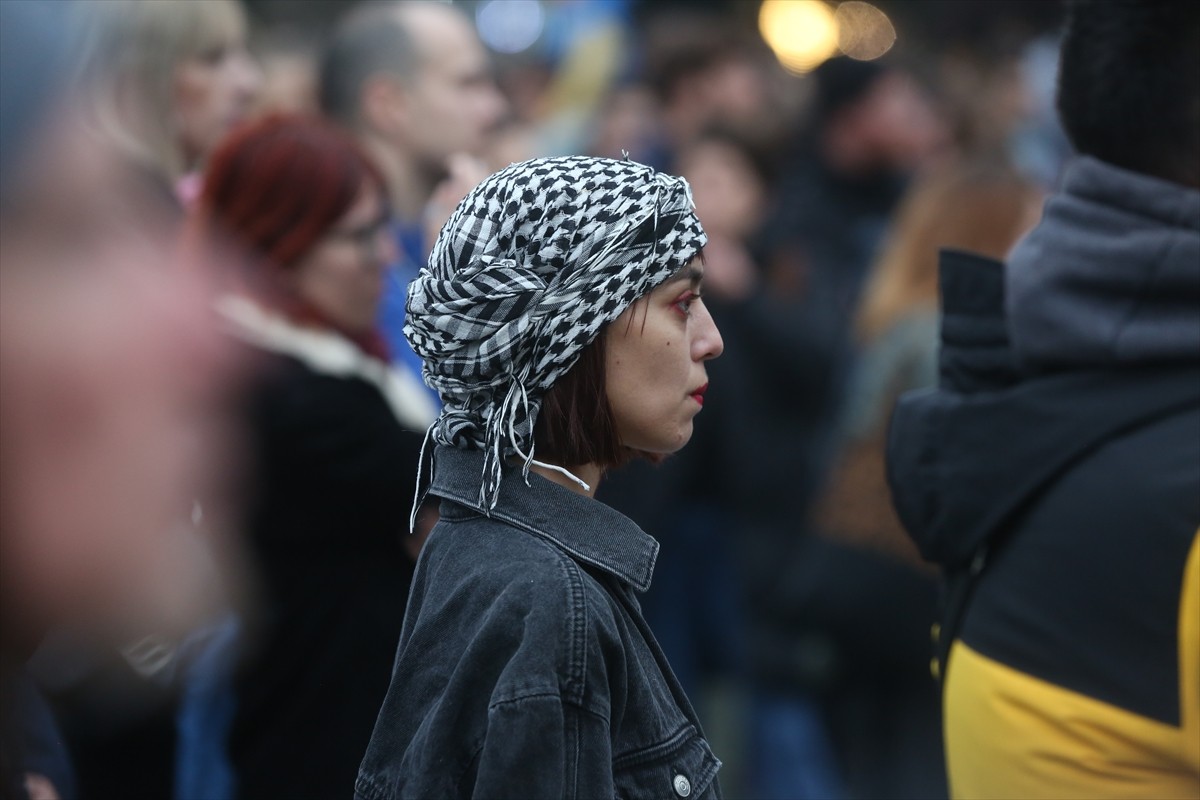 Sırbistan'ın başkenti Belgrad'da Filistin'e destek gösterisi düzenlendi. "Sırbistan'da Filistin...