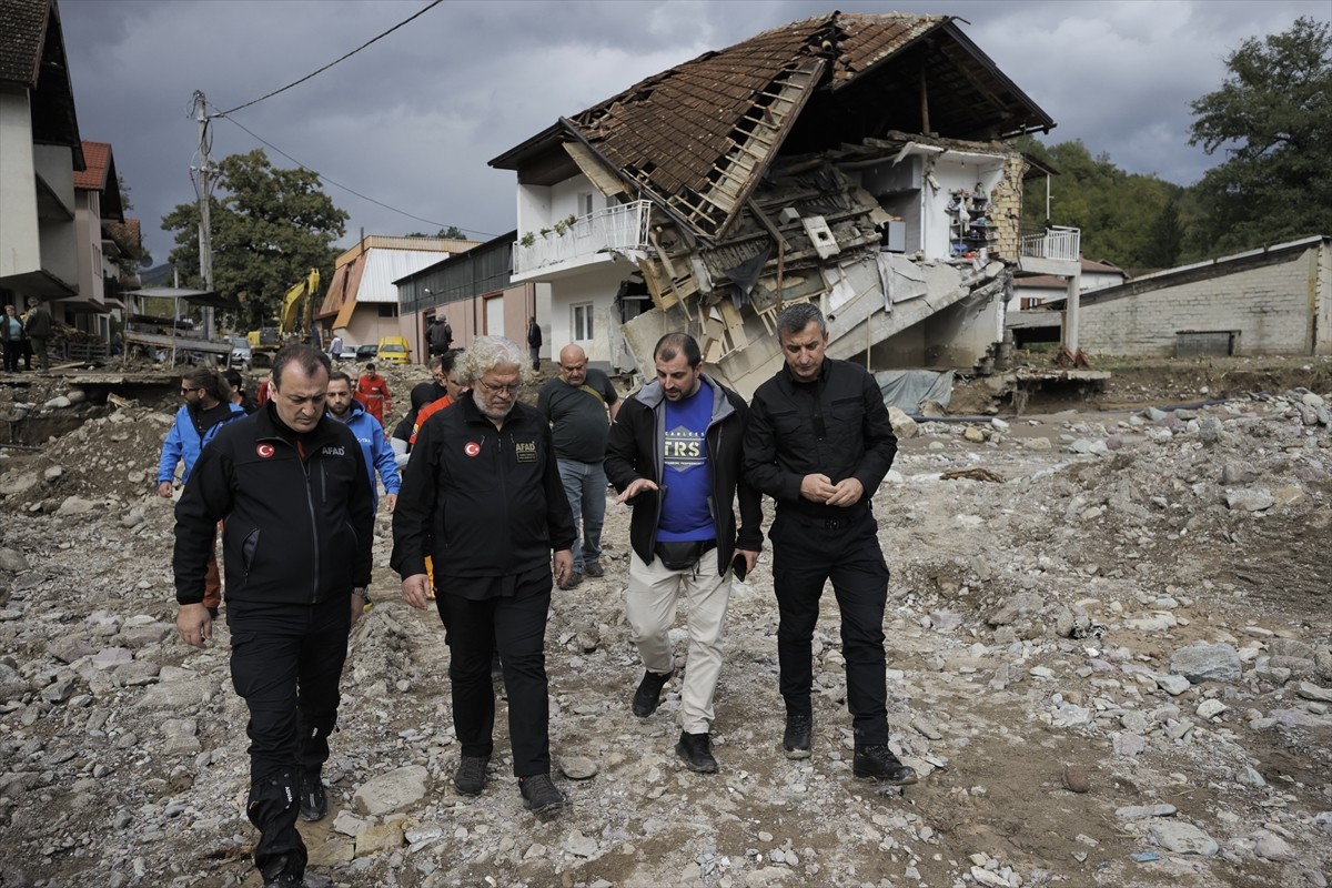 Afet ve Acil Durum Yönetimi Başkanlığı (AFAD), Bosna Hersek'te selden etkilenen bölgeye 60...