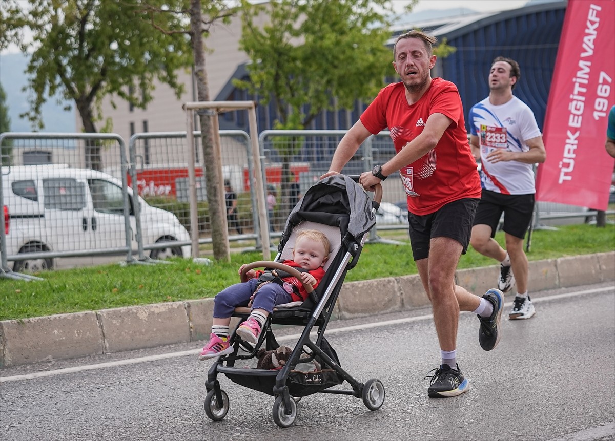 Bursa'da 11'incisi düzenlenen "Eker I Run Koşusu", 5 bin sporcunun katılımıyla...