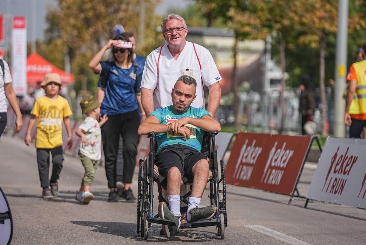 Bursa'da 11'incisi düzenlenen "Eker I Run Koşusu", 5 bin sporcunun katılımıyla...