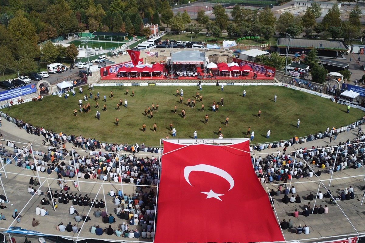 Manisa'nın Turgutlu ilçesinde dördüncüsü düzenlenen Turgutlu Yağlı Güreşleri, Irlamaz Spor...