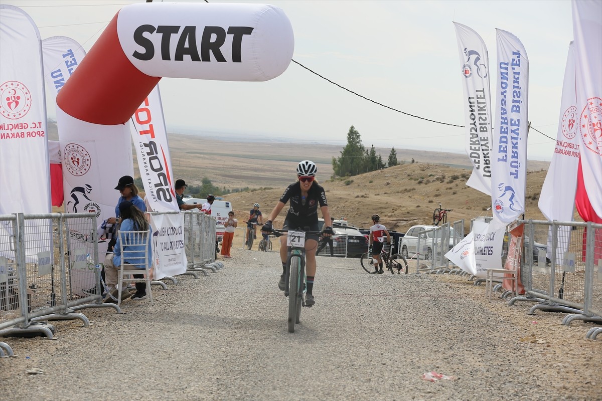 Mardin'in tarihi Dara Antik Kenti'nde Uluslararası Mardin MTB Cup Dağ Bisikleti Yarışları...