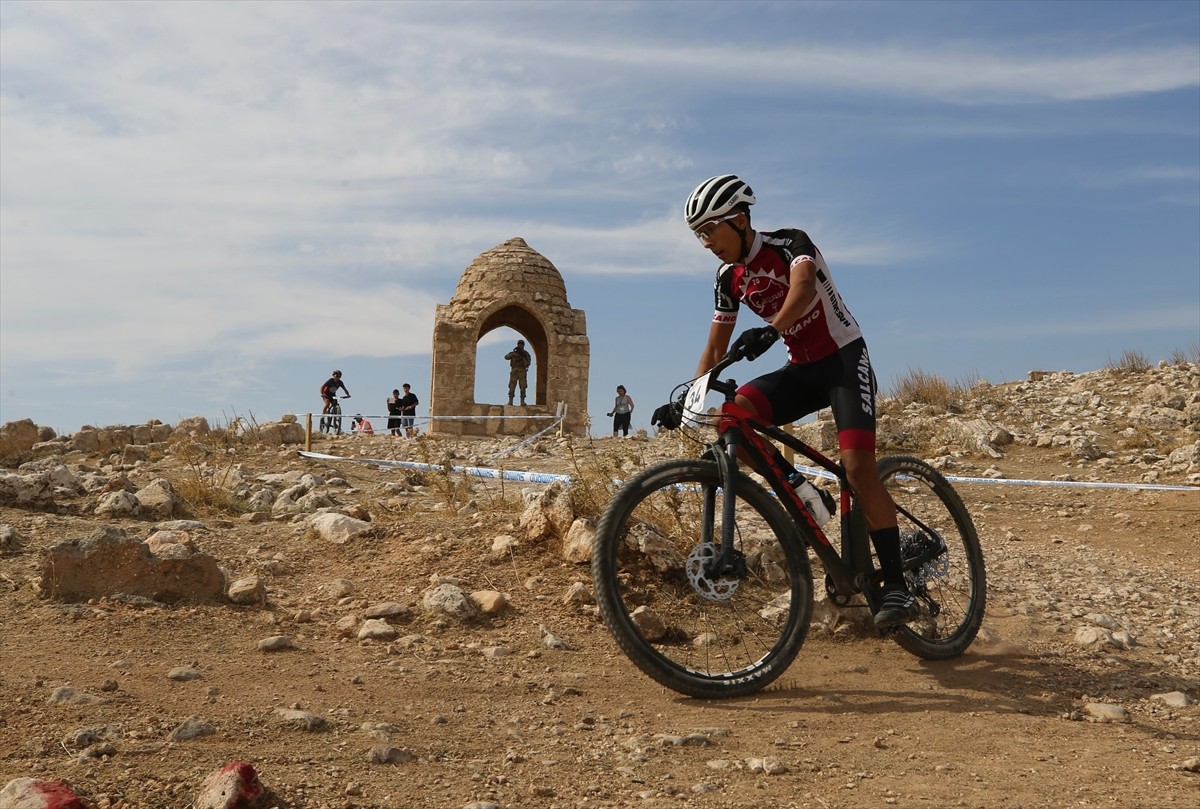 Mardin'in tarihi Dara Antik Kenti'nde Uluslararası Mardin MTB Cup Dağ Bisikleti Yarışları...