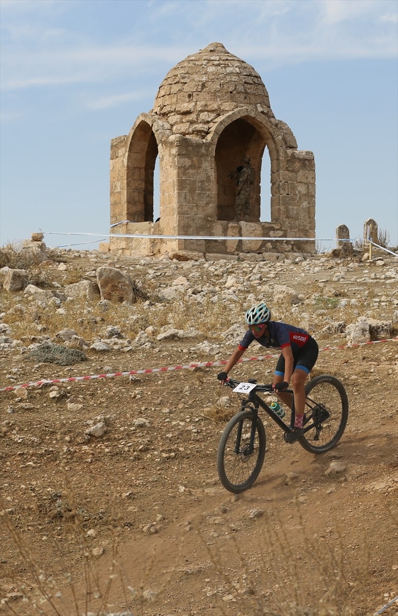 Mardin'in tarihi Dara Antik Kenti'nde Uluslararası Mardin MTB Cup Dağ Bisikleti Yarışları...