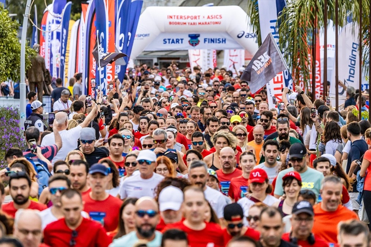 Muğla'nın Bodrum ilçesinde 7'incisi düzenlenen Intersport Asics Bodrum Yarı Maratonu koşuldu....