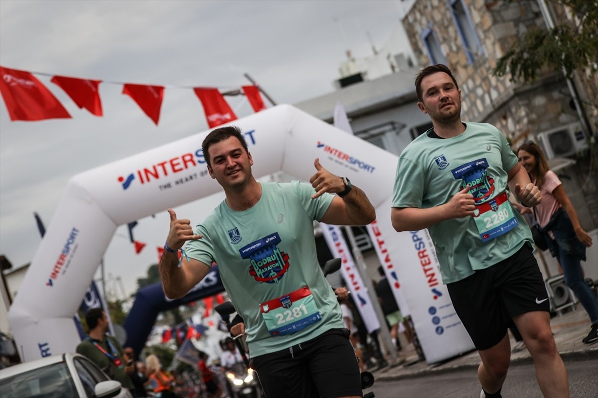 Muğla'nın Bodrum ilçesinde 7'incisi düzenlenen Intersport Asics Bodrum Yarı Maratonu koşuldu....