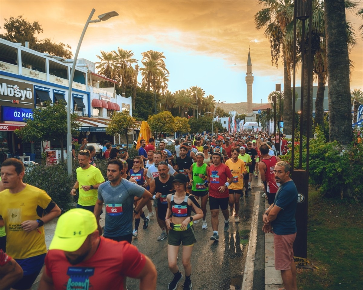 Muğla'nın Bodrum ilçesinde 7'incisi düzenlenen Intersport Asics Bodrum Yarı Maratonu koşuldu....