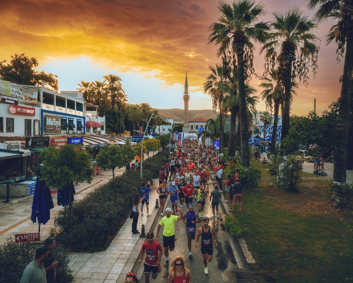 Muğla'nın Bodrum ilçesinde 7'incisi düzenlenen Intersport Asics Bodrum Yarı Maratonu koşuldu....