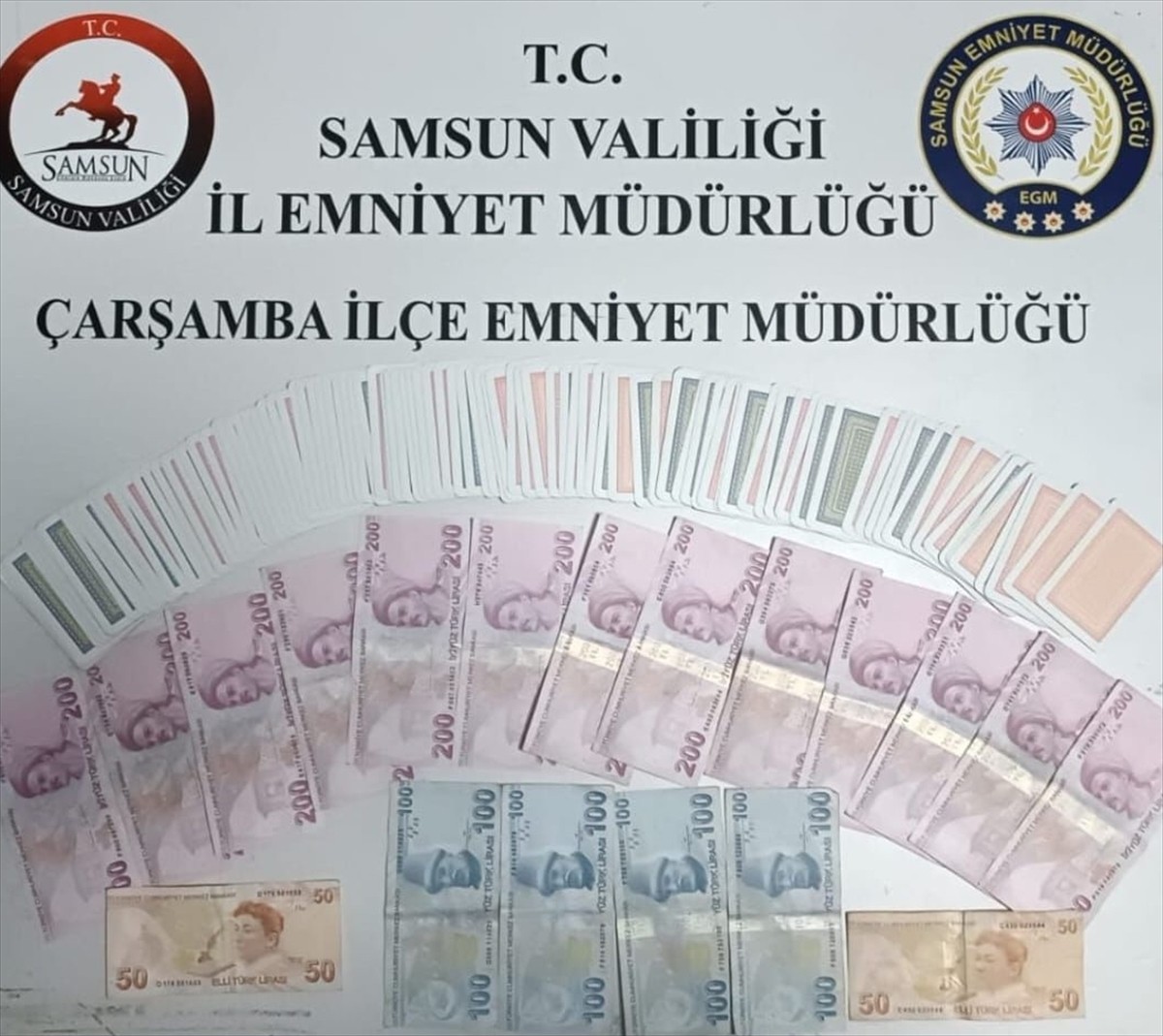 Samsun'un Çarşamba ilçesinde bir kıraathaneye düzenlenen kumar baskınında 4 kişiye para cezası...