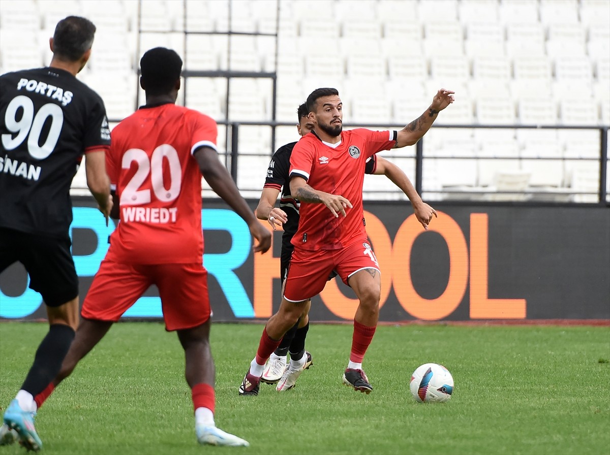 Trendyol 1. Lig’in 8. haftasında Manisa FK ile Gençlerbirliği, Manisa 19 Mayıs Stadı’nda...