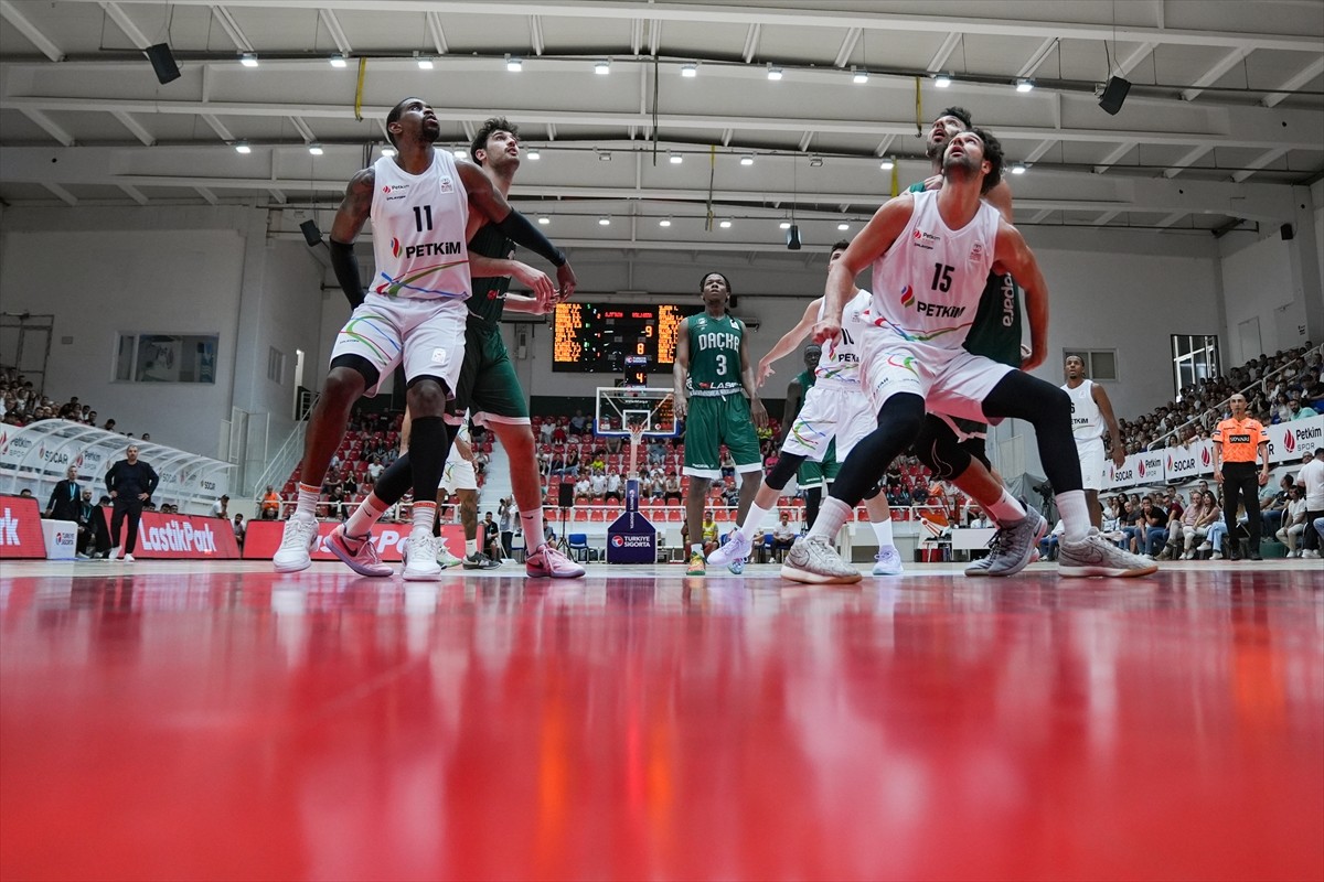 Türkiye Sigorta Basketbol Süper Ligi ilk hafta mücadelesinde Aliağa Petkimspor ile Darüşşafaka...