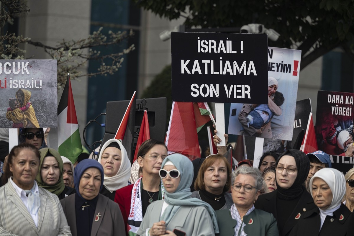 AK Parti Genel Merkezi önünde, İsrail'in Gazze'deki soykırımının 1. yılı nedeniyle basın...