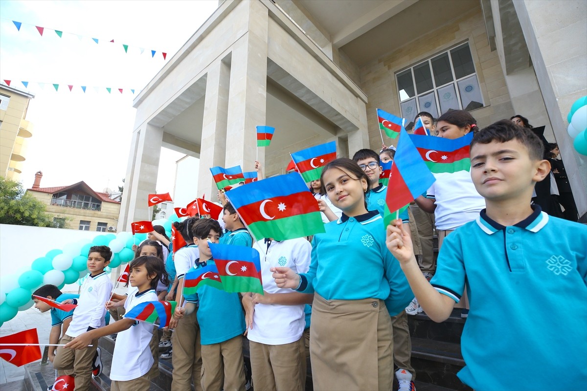 Azerbaycan Uluslararası Maarif Okulları'nın Bakü'de inşa edilen yeni kampüsü açıldı. 