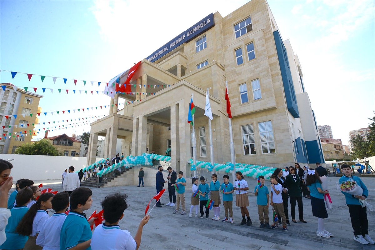 Azerbaycan Uluslararası Maarif Okulları'nın Bakü'de inşa edilen yeni kampüsü açıldı. 