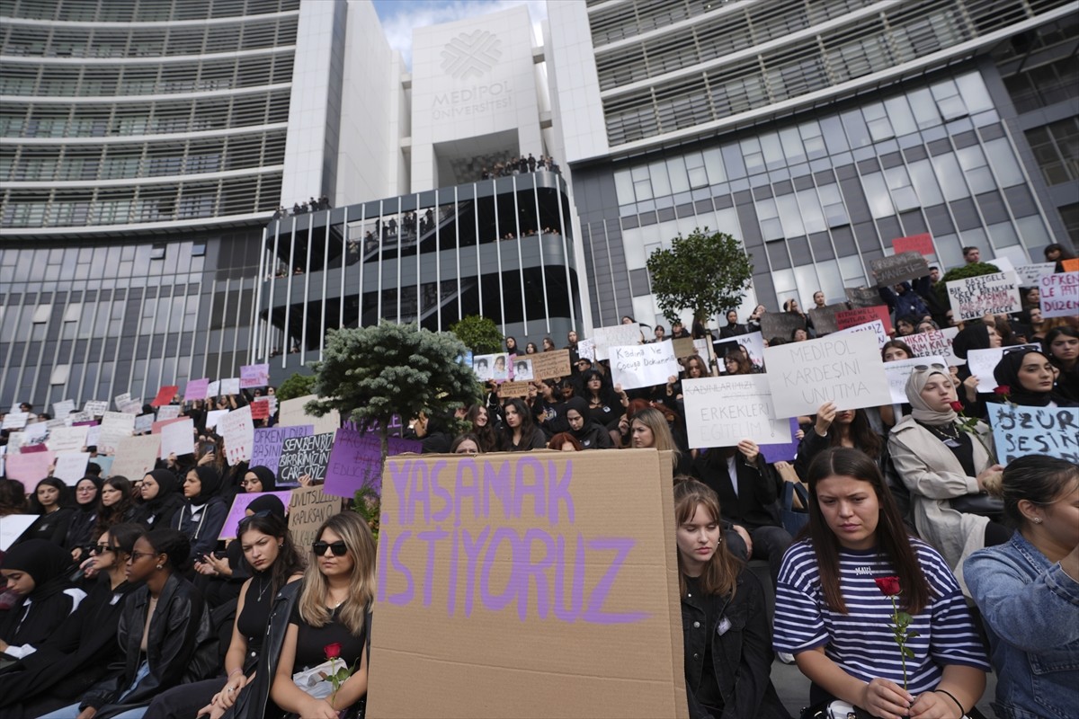 İstanbul Medipol Üniversitesi öğrencileri, Medya ve Görsel Sanatlar Bölümü 2. sınıf öğrencisi...