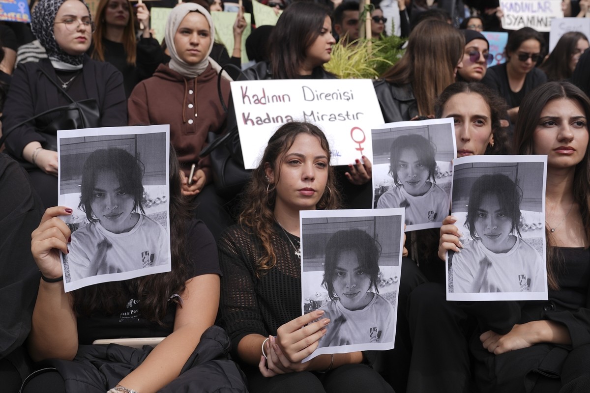 İstanbul Medipol Üniversitesi öğrencileri, Medya ve Görsel Sanatlar Bölümü 2. sınıf öğrencisi...