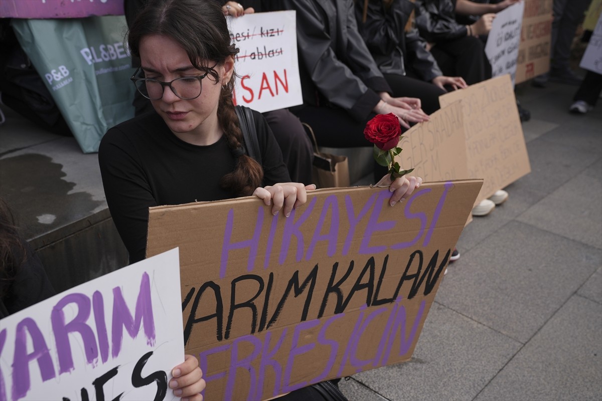 İstanbul Medipol Üniversitesi öğrencileri, Medya ve Görsel Sanatlar Bölümü 2. sınıf öğrencisi...