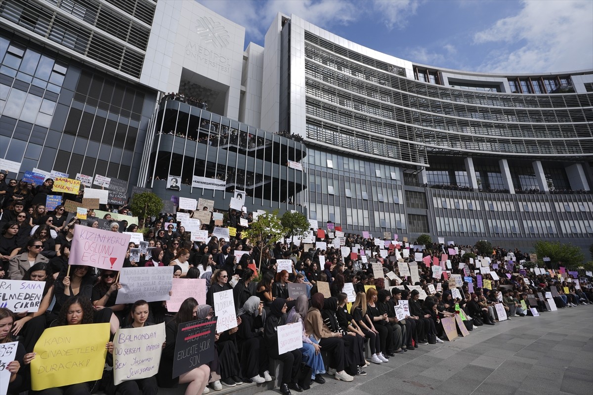 İstanbul Medipol Üniversitesi öğrencileri, Medya ve Görsel Sanatlar Bölümü 2. sınıf öğrencisi...