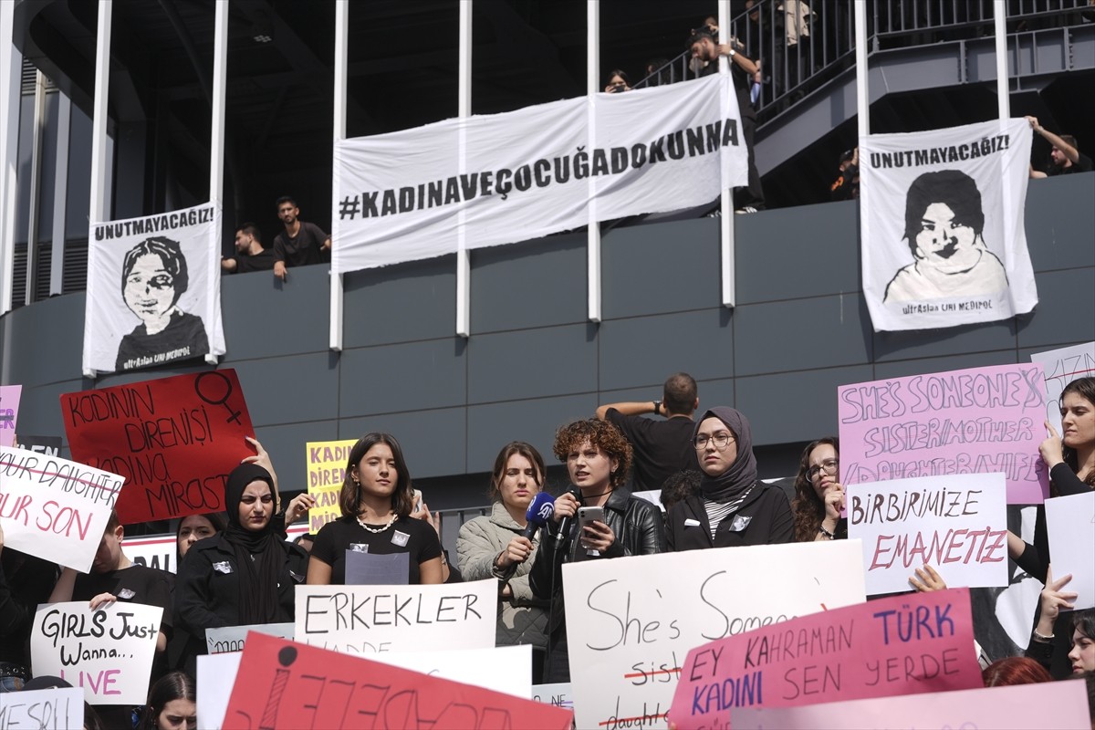 İstanbul Medipol Üniversitesi öğrencileri, Medya ve Görsel Sanatlar Bölümü 2. sınıf öğrencisi...