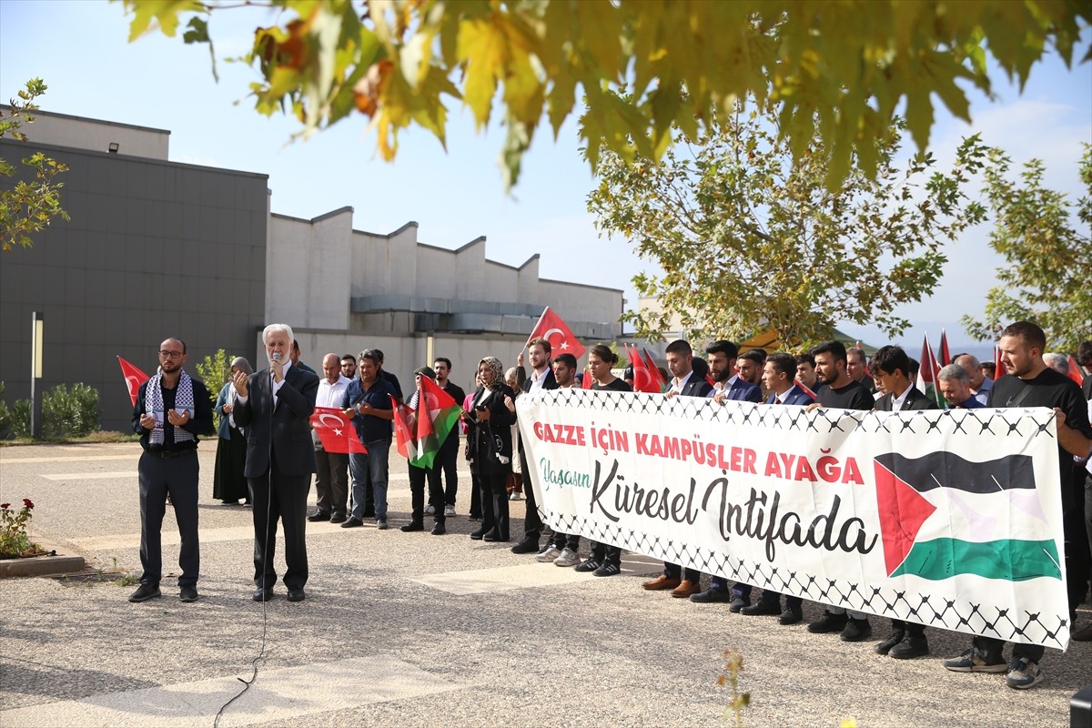 Kahramanmaraş Sütçü İmam Üniversitesi (KSÜ) öğrenci toplulukları, İsrail'in 7 Ekim 2023'ten bu...