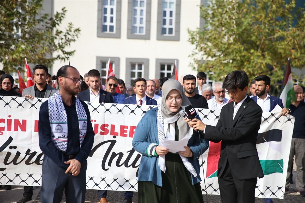 Kahramanmaraş Sütçü İmam Üniversitesi (KSÜ) öğrenci toplulukları, İsrail'in 7 Ekim 2023'ten bu...