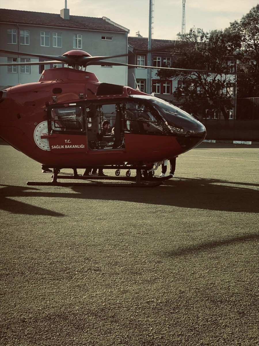 Samsun'un Alaçam ilçesinde kalp krizi geçiren hasta için ambulans helikopter sevk edildi.