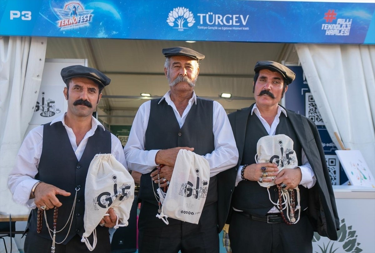 Türkiye Gençlik ve Eğitime Hizmet Vakfı (TÜRGEV), Adana'da düzenlenen TEKNOFEST'te büyük ilgi...